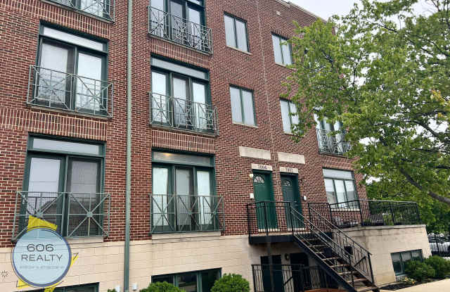 Beautiful Three Bed, Two Bath Townhome in Mont Clare - 7006 West Medill Avenue, Chicago, IL 60707