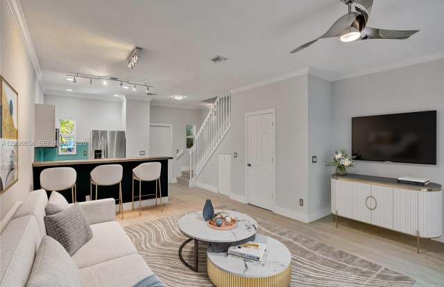 835 NE 19th Ave photos photos