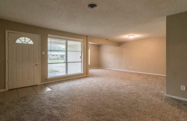 4744 Salem Drive Gallery 3
