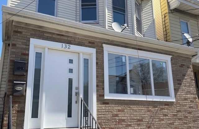 132 BAYVIEW AVE photos photos