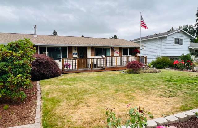Beautiful yard, 3 bedroom 1 bath rambler in Burlington photos photos