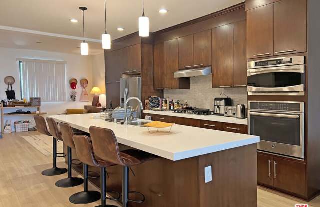 8755 Shoreham Dr - 8755 Shoreham Drive, West Hollywood, CA 90069