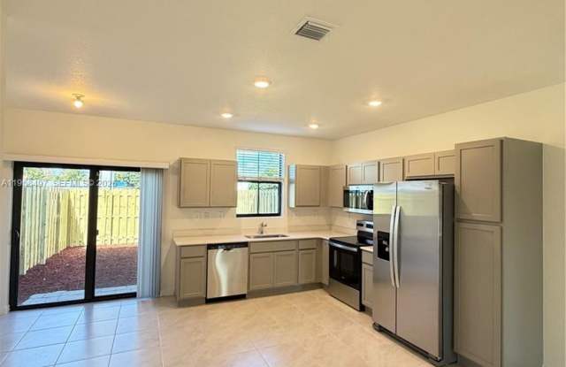 323 NE 16th Street, Florida City, FL 33034 photos photos