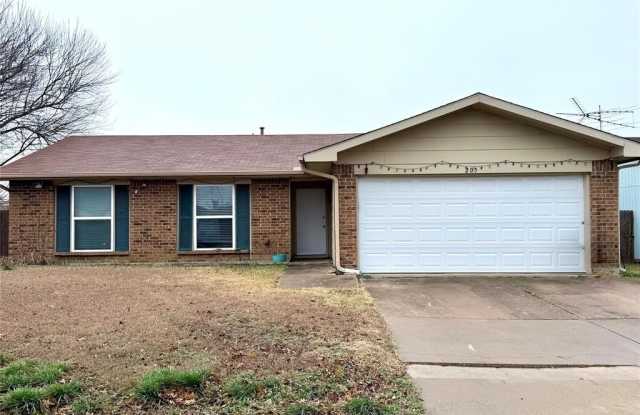 205 Willow Creek Lane - 205 Willow Creek Lane, Fort Worth, TX 76134