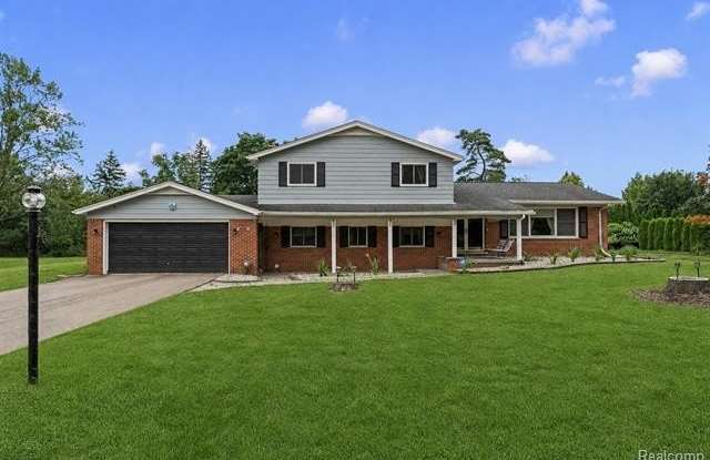 4753 QUARTON Road Gallery 1