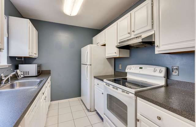 2374 Hunters Square Ct Gallery 3