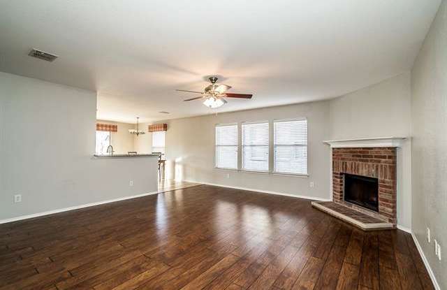 2713 Bluffs Court Gallery 4
