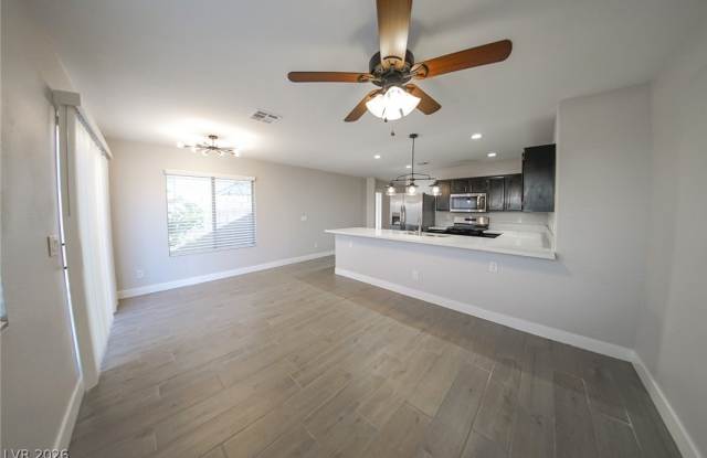 1852 Pearl Hatpin Court Gallery 4
