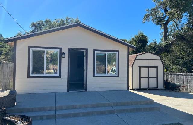 In the Woods - Oakview Home 2+1 - 502 West Oak View Avenue, Oak View, CA 93022