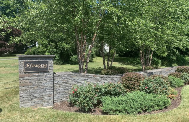 73 SANDALWOOD LN - 73 Sandalwood Lane, Dutchess County, NY 12572