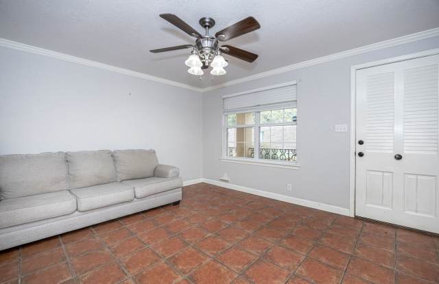1 Bedroom 1 Bath Condo Gallery 3