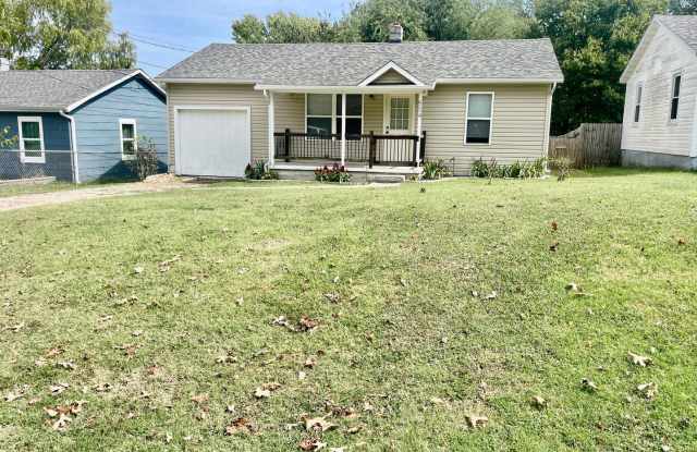 OZARK - 504 S. TENTH AVE. - 1 SMALL PET NEGOTIABLE - CALL OFFICE FOR SHOWING INFORMATION Gallery 1