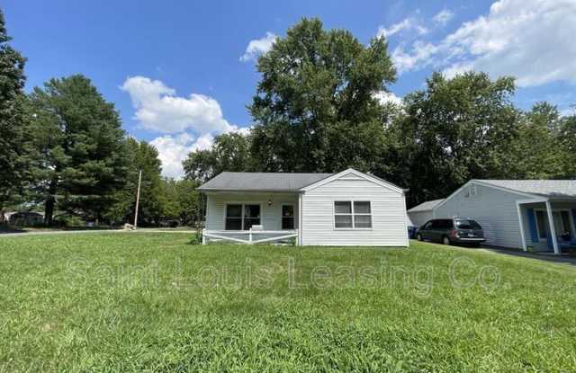 300 Brackleigh Ln - 300 Brackleigh Lane, Florissant, MO 63031