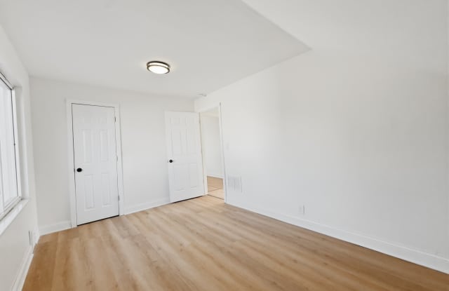 329 West Muir Avenue Gallery 3