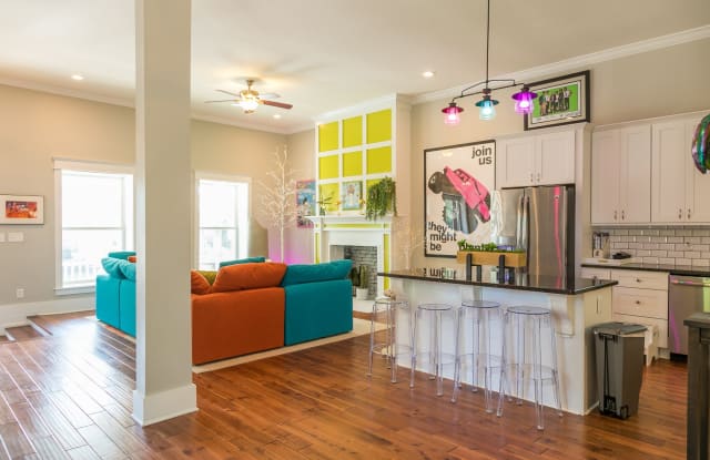 1900 4th Ave, N - 1900 4th Avenue North, Nashville, TN 37208