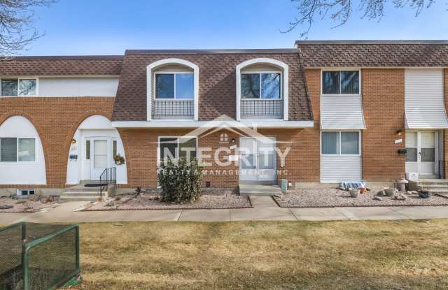 5 Bed/3.5 Bath, 2412 sqft - 620 S Youngfield Ct photos photos