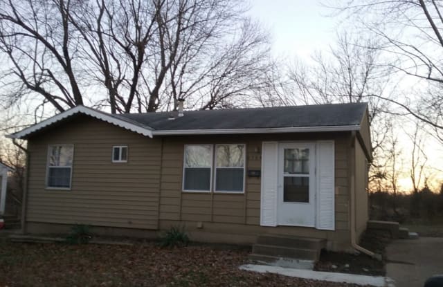 8705 E 97th Ter - 8705 East 97th Terrace, Kansas City, MO 64134