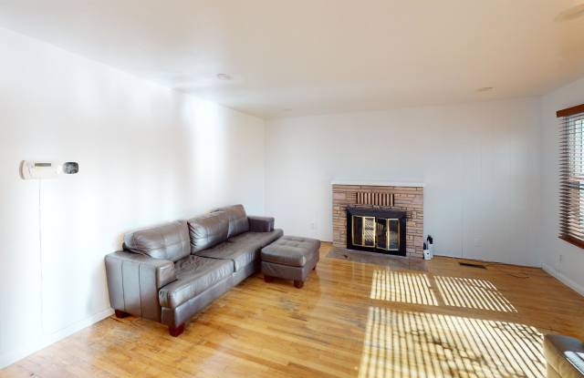 6225 Hobart St. Gallery 3