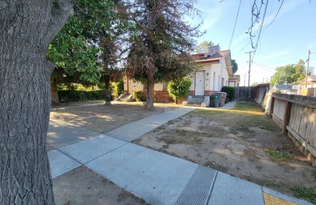 Move in ready. 3 bedrooms/ 1.5 bath, yard, garage and A/C unit. photos photos