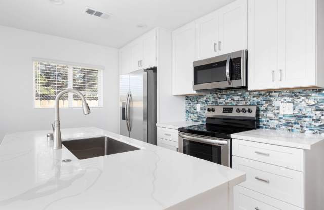 1/2 Off First Month's Rent ALMOST NEW 2BD-2BTH HOME!! - WONT LAST photos photos