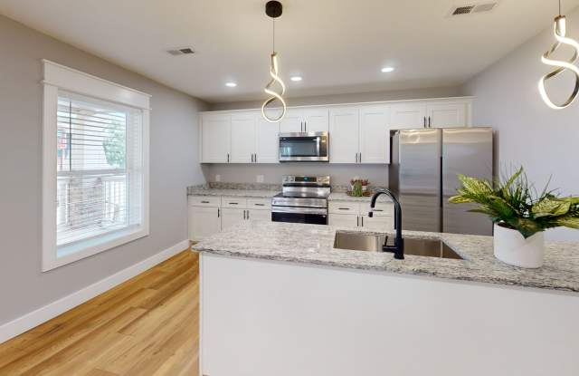 Beautiful New Renovated 9BR Historic House Gallery 3