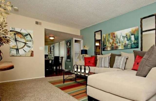 8759 Huebner Rd Gallery 2