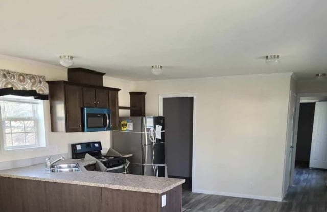 10 Claremont St - 10 Claremont St, Waite Park, MN 56301