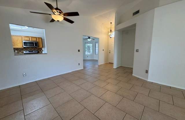 **EXCELLENT 2 BEDROOM/2 BATHROOM HOME WITH MOUNTAIN VIEWS!!! (RAY RD & RANCH CIR)** Gallery 4
