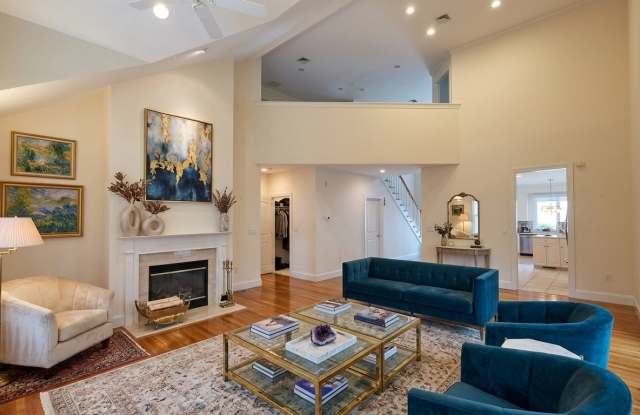 910 West Roxbury Parkway Gallery 1