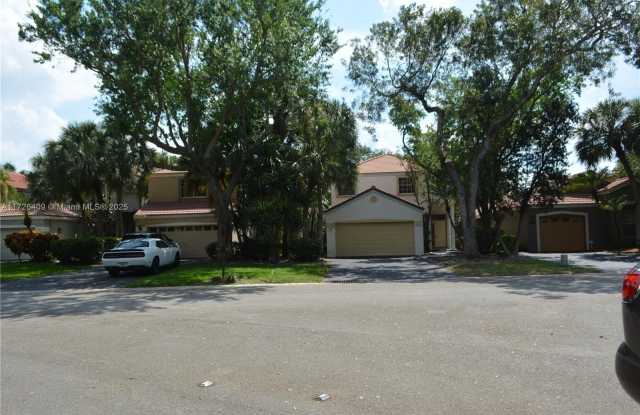 10860 NW 10th - 10860 Northwest 10th Street, Plantation, FL 33322