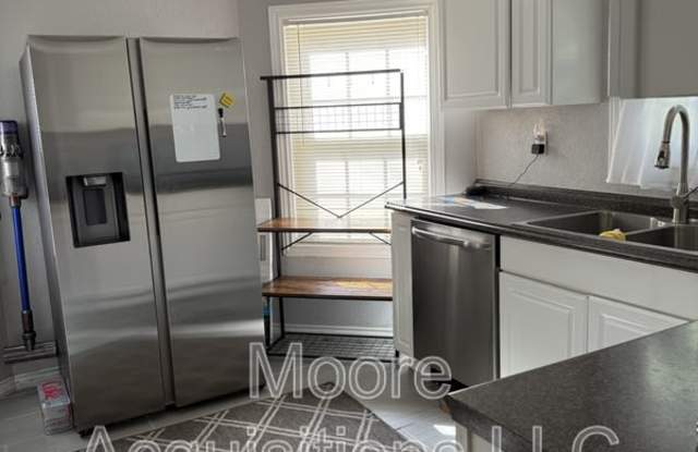 1602 N Lockhart photos photos