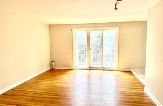 1244 W BYRON Street Gallery 4