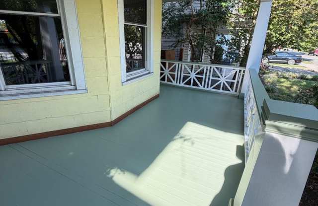 Charming 3 BR home with Garage, Convenient Location! Gallery 4