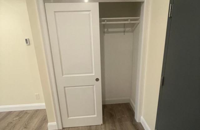 Huge updated studio the size of most 1 beds!! photos photos