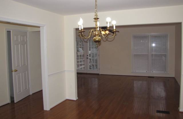 7703 BRISTOL SQUARE COURT Gallery 4