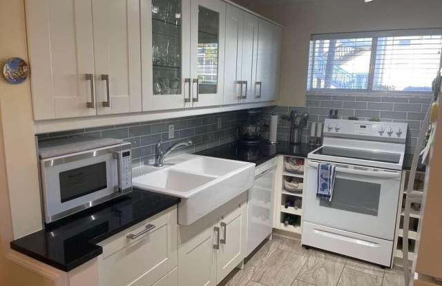 2566 S GARDEN Drive S Gallery 1