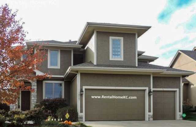 9101 161st St - 9101 West 161st Street, Overland Park, KS 66085