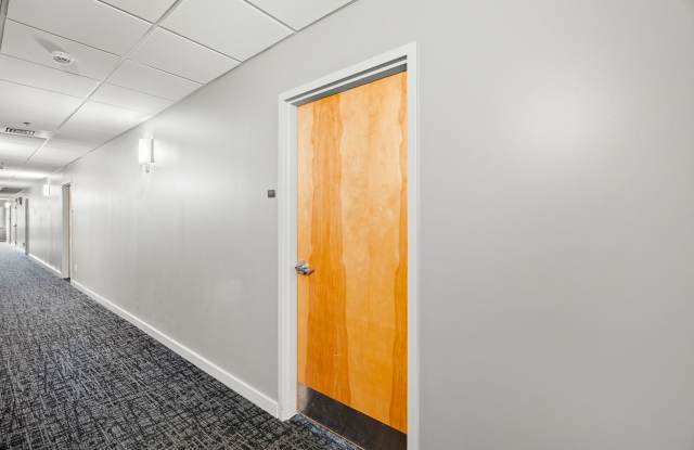 Beautiful Downtown Condo - Garage Parking Included! Gallery 4