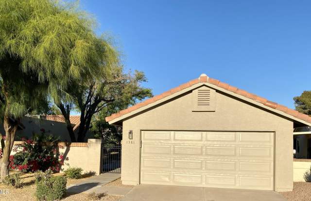 1381 N TAMARISK Drive Gallery 2