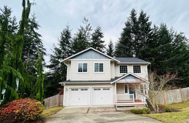 ***PENDING APPLICATION***Holiday Move-In Special — Enjoy Half Off Your First Month’s Rent! Lovely 3 Bedroom Home in Coupeville! - 108 Northeast Albion Street, Coupeville, WA 98239