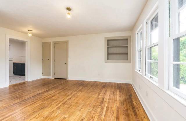 Recently Renovated 2 Bedroom Apartment in Duckpond photos photos