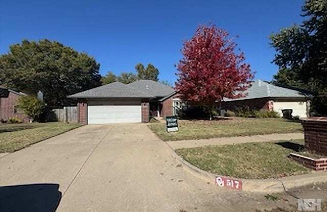 517 Goshawk Dr - 517 Goshawk Drive, Norman, OK 73072