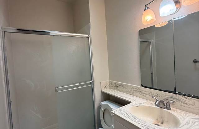 Charming 3-bedroom, 2-bathroom duplex in West Davis. -  $500 OFF FIRST MONTH'S RENT! Gallery 4