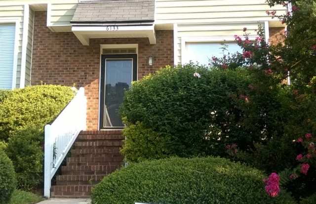 6133 Highcastle Court ~ Londonderry Townhome ~ Pets Negotiable ~ 3 brm~ 2 1/2 bath end unit photos photos