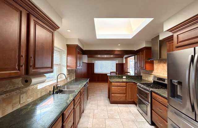 Rare find in Carlsbad! Beach bungalow in the Terramar community, just steps to the private beach access! Gallery 2