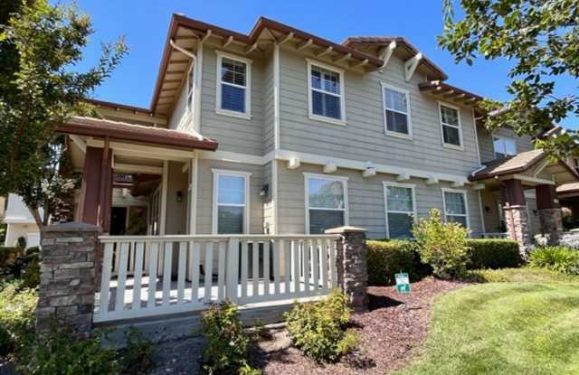 Beautiful 3BD/3BA, Two-Story Corner Unit Condo in the Shelbourne Community of Windemere, SR- Available NOW! photos photos