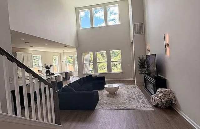 Spacious 4BR House in Goose Creek Gallery 3