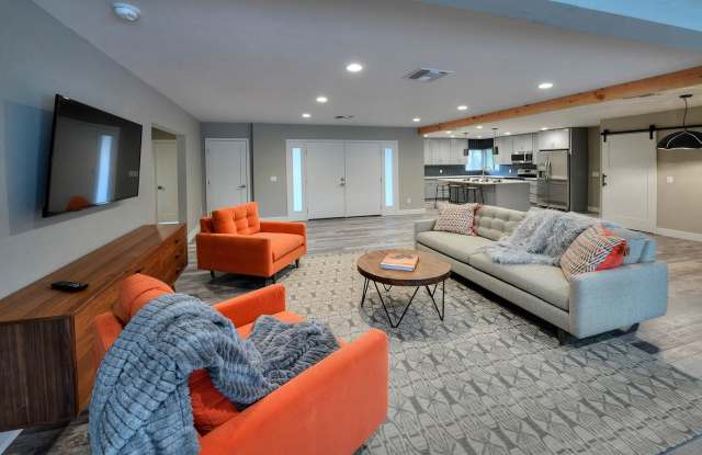 Pre Lease August 2027! Gorgeous Total Remodel in Central Tucson, A/C, Pool, 5 minutes from UofA, New Appliances Gallery 3