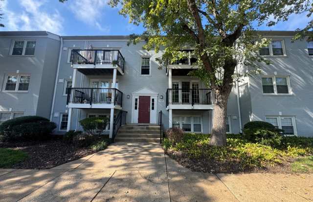 BEAUTIFUL CONDO IN FOXCROFT COLONY -FAIRFAX Gallery 1