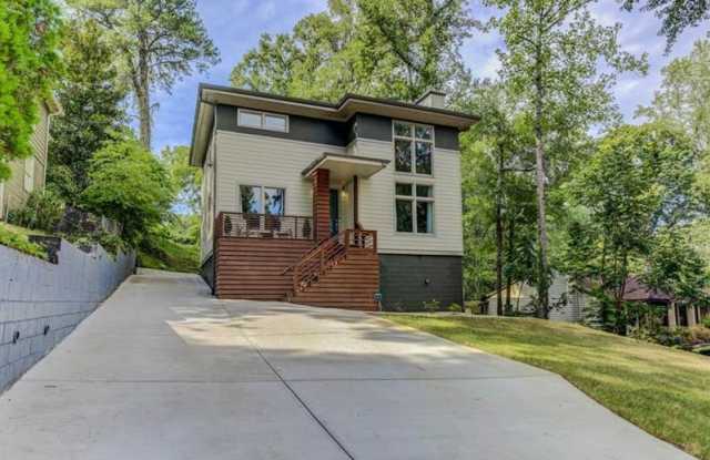 1758 Beacon Hill Boulevard NE Gallery 2